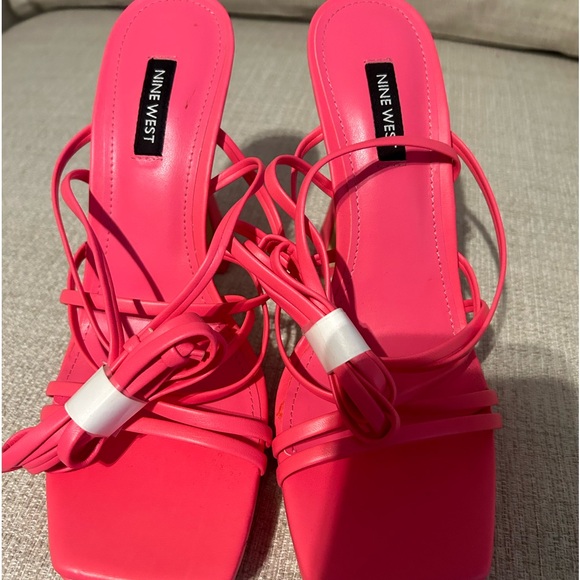 Nine West Shoes - BEAUTIFUL NINE WEST STRAPPY PLATFORM SANDALS SIZE 9